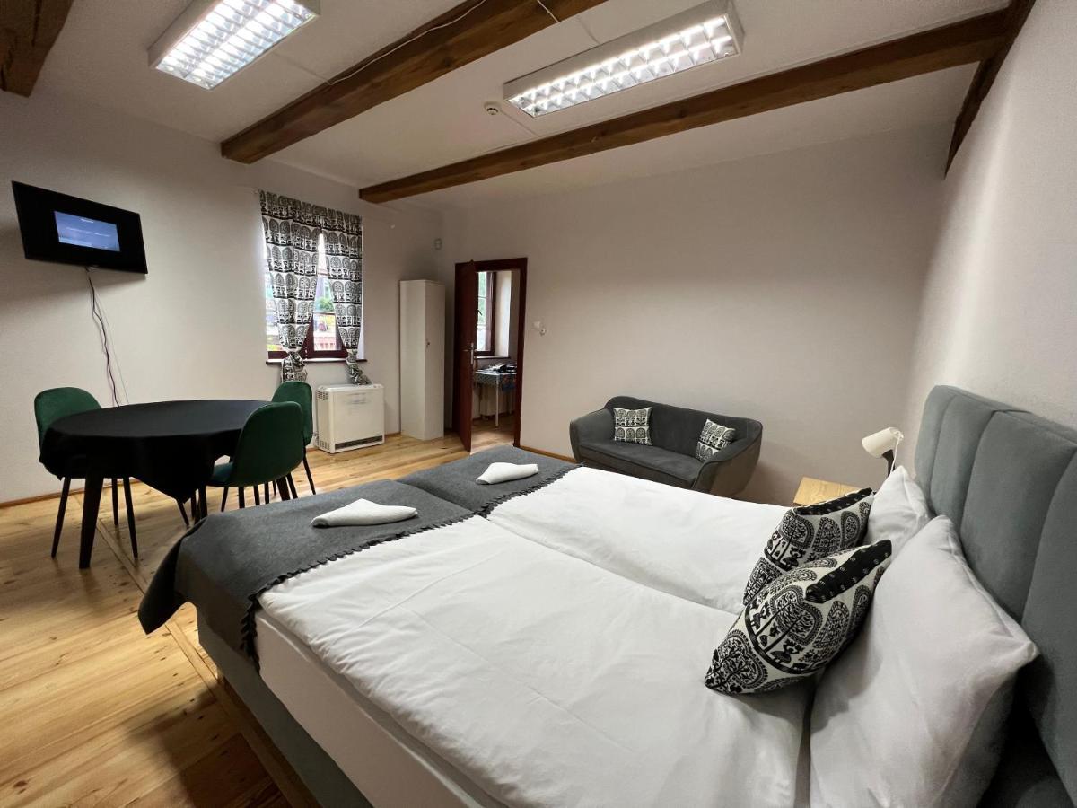 Gosciniec Folkier Hostel Згеж Екстериор снимка